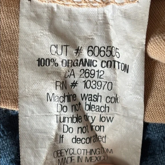 Obey t-shirt Small - Picture 3 of 3